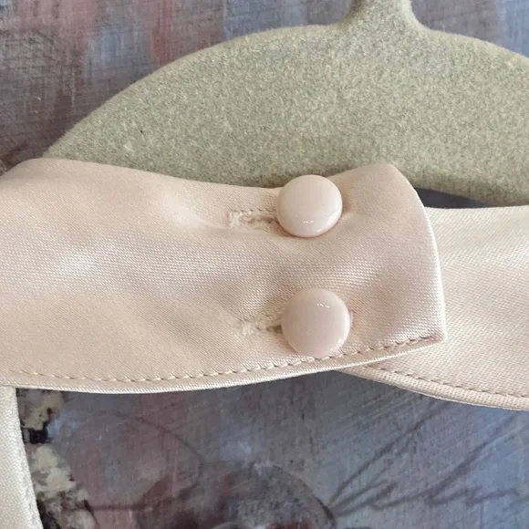 Lulus Cream Halter Cocktail Dress
Size Medium - Picture 6 of 9